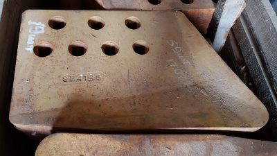 Нож отвала угловой левый 8Е4196 (8Е-4540)